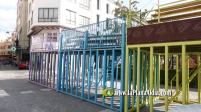 Burriana se prepara para Les Festes de la Misericòrdia con el montaje de cadafales