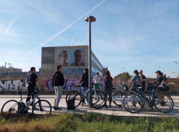 UPV y Ayuntamiento de València arrancan la tercera edición de las rutas guiadas en bicicleta por murales de Dones de Ciència