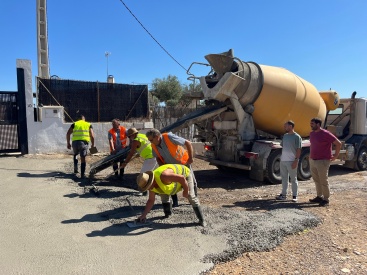 Finaliza el programa de las memorias del paro agrario en La Vall d'Uixó con el hormigonado de caminos