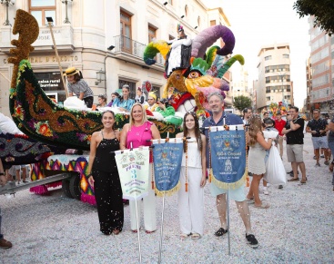 Burriana despide sus fiestas con la colorida Batalla de Flores