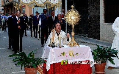 La Vilavella processiona el Santssim Sagrament