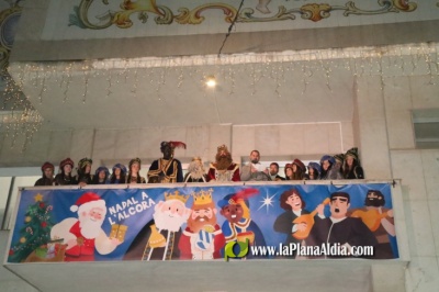 Brillante Cabalgata de Reyes de Alcora con la participación de numerosas asociaciones locales