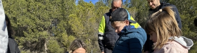 Alumnado del CEIP L'Albea planta 100 árboles en Vall d'Alba para conmemorar el Centenario