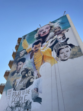 La Vall d'Uixo dedica un mural de gran formato al movimiento LGTBIQ+ en el barrio Carbonaire