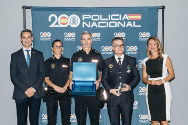 La Policia Nacional distingeix a la Unitat Viogen de la Policia Local de Castell i condecora al seu Comissari Cap Francisco Cataln