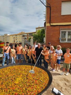 Oropesa del Mar celebra un multitudinario Da de las Paellas con msica, tradicin y ambiente festivo en la Plaza Espaa