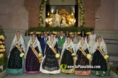 Multitudinaria ofrenda floral a la patrona de Les Alqueries