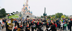 El Centre Municipal de les Arts de Burriana brilla en Disneyland Pars