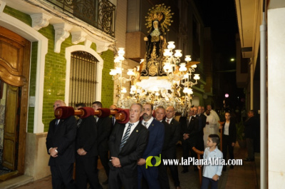 La Virgen de la Soledad procesiona para cerrar las fiestas en Nules