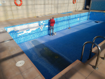 Comienzan las labores de reparación en la piscina municipal de Ares del Maestrat tras el verano
