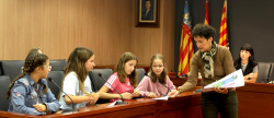 Ballester assume les propostes del Consell de la Infncia d'Onda i dotar d'ombres a tots els parcs infantils