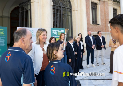 Marta Barrachina recibe la antorcha del Meeting Internacional Special Olympics y ensalza los valores de inclusión, esfuerzo y superación