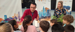 Els escolars de Vila-real s'endinsen en el fascinant món de les abelles amb 'La bella i vella abella'