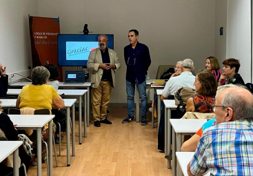 Más de medio centenar de personas acuden a la conferencia sobre la prevención de los ictus desde la salud cerebral en el Menador