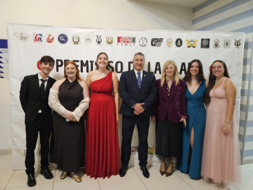Claudia Ortiz Arnau recibe el premio al mejor expediente académico en la X Gala Premis So de la Plana
