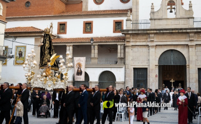 Marta Barrachina acompaña a los vecinos de Nules en la celebración del veinticinco aniversario de la coronación canónica de la Virgen de la Soledad