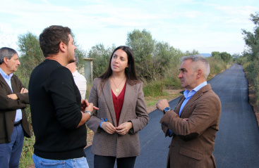 El concejal de Agricultura supervisa las obras de reparación de caminos rurales en Torreblanca
