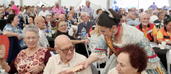 Onda convierte el martes de Fira en un homenaje multitudinario a sus mayores