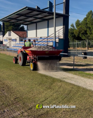 El Ayuntamiento de Rossell está realizando trabajos de resiembra en el Campo Municipal de Fútbol “La Planeta”.