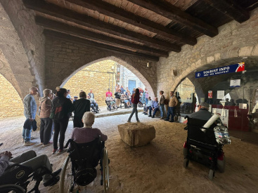 Ares del Maestrat abre sus puertas a todas las edades y capacidades con una visita adaptada para la residencia de Vilafranca