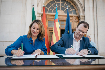 Carrasco firma el contrato de obra de remodelacion integral del Mercado Central de Castellon en un dia historico para la ciudad