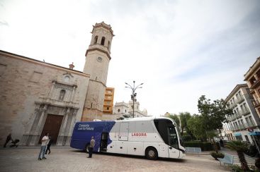 El Bus LABORA atiende a 35 personas en Burriana y refuerza la orientación laboral y la difusión de servicios de empleo