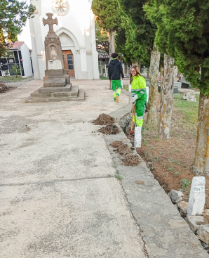 Actuaciones de limpieza y mantenimiento en los cementerios de cara a Todos los Santos