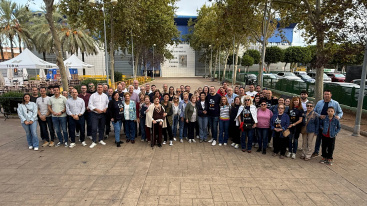 La presidenta del Partido Popular de Onda reúne a afiliados en la Fira d'Onda