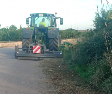 El Ayuntamiento de Almenara inicia la limpieza y mejora de los caminos rurales del trmino municipal