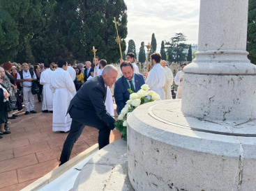 El gobierno municipal celebra la festividad de Todos los Santos con la tradicional visita a los cementerios
