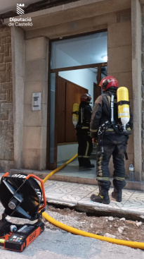 Incendio en una vivienda de Vinars deja cinco personas rescatadas