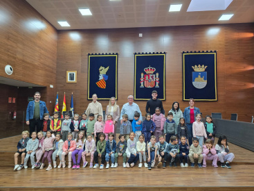 Los alumnos de Infantil del CEIP Dean Mart visitan el Ayuntamiento de Oropesa del Mar