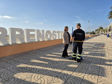 Torreblanca ampla el servicio de limpieza en la zona de playa durante todo el ao