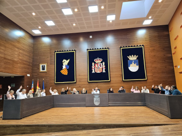 Reconocimientos a agentes de la Polica Local y al teniente de la Guardia Civil en Oropesa del Mar