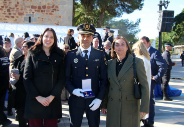 Torreblanca reconoce la labor heroica del jefe de Polica Local con la Cruz al Mrito Policial