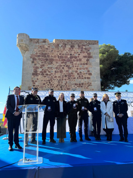 Vila-real acompaa a los agentes de la Polica Local reconocidos por el IVASPE en Benicssim