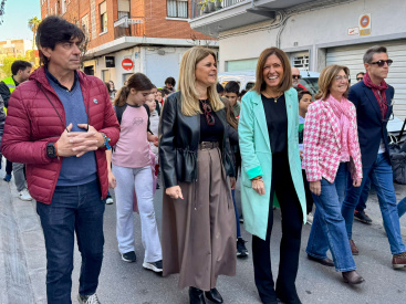 Decenas de alumnos participan en la III Marcha Educativa Almassora libre de violencia