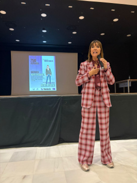 Almenara promueve la conciencia social contra la violencia machista con la charla de Mabel Lozano