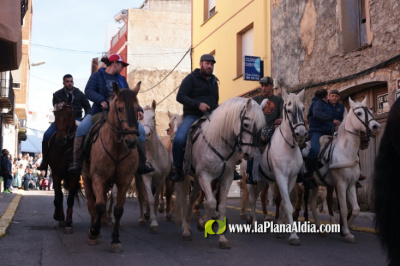 Cabanes exhibe tradicin y vanguardia en la inauguracin de la 517 Fira de Sant Andreu