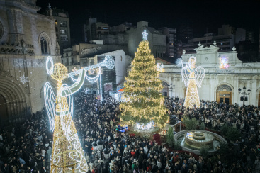 La Encesa de luces de Navidad ilumina Castelln en 94 calles y plazas