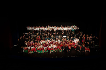 300 alumnos protagonizan el Festival de Navidad del Centre Municipal de les Arts de Burriana con El Expreso Polar