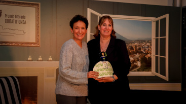 Noem Santio Sanz, ganadora de la segunda edicin del Premio Ciutat d'Onda por Donde el corazn se esconde