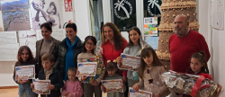 Almenara inaugura la XIII edición del Concurso Escolar de Postales de Navidad y presenta la exposición 'Hollywood en les meues mans' junto al libro Educando entre Padres