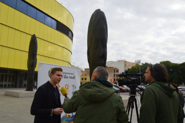 Vila-real celebra la Nochevieja en la plaza del Estadio de la Cer�mica con proyecci�n del campanario y m�sica en directo