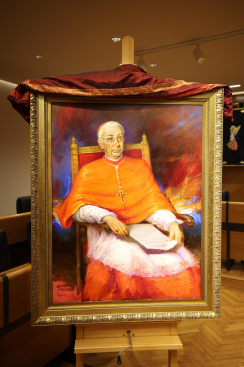 Burriana ret homenatge al cardenal Taranc�n amb un retrat institucional de Pepe Forner