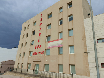 Almenara denuncia recortes de profesorado en el Centre FPA Paulo Freire y advierte de deterioro de la calidad educativa