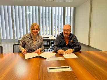 Oropesa del Mar y el Club N�utico firman un convenio para impulsar el deporte n�utico entre escolares