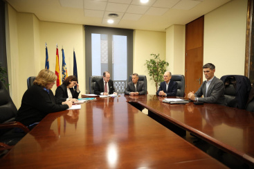 Burriana firma la compra de una nave y sus terrenos para crear el mayor parking gratuito de la ciudad