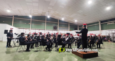 La m�sica de la banda, la rondalla y el coro de Benassal inauguran la Navidad en la localidad