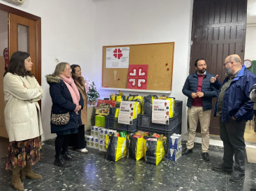 Infraestructuras reparte m�s de 500 kilos de alimentos a la parroquia de Sant Pere del Grau